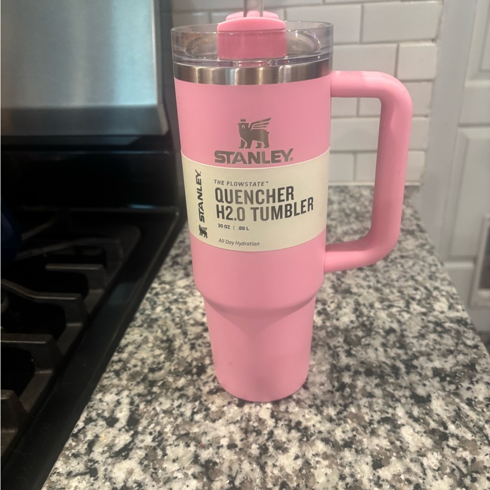 Stanley sizzling Pink Quencher H2.0 Tumbler 30 oz